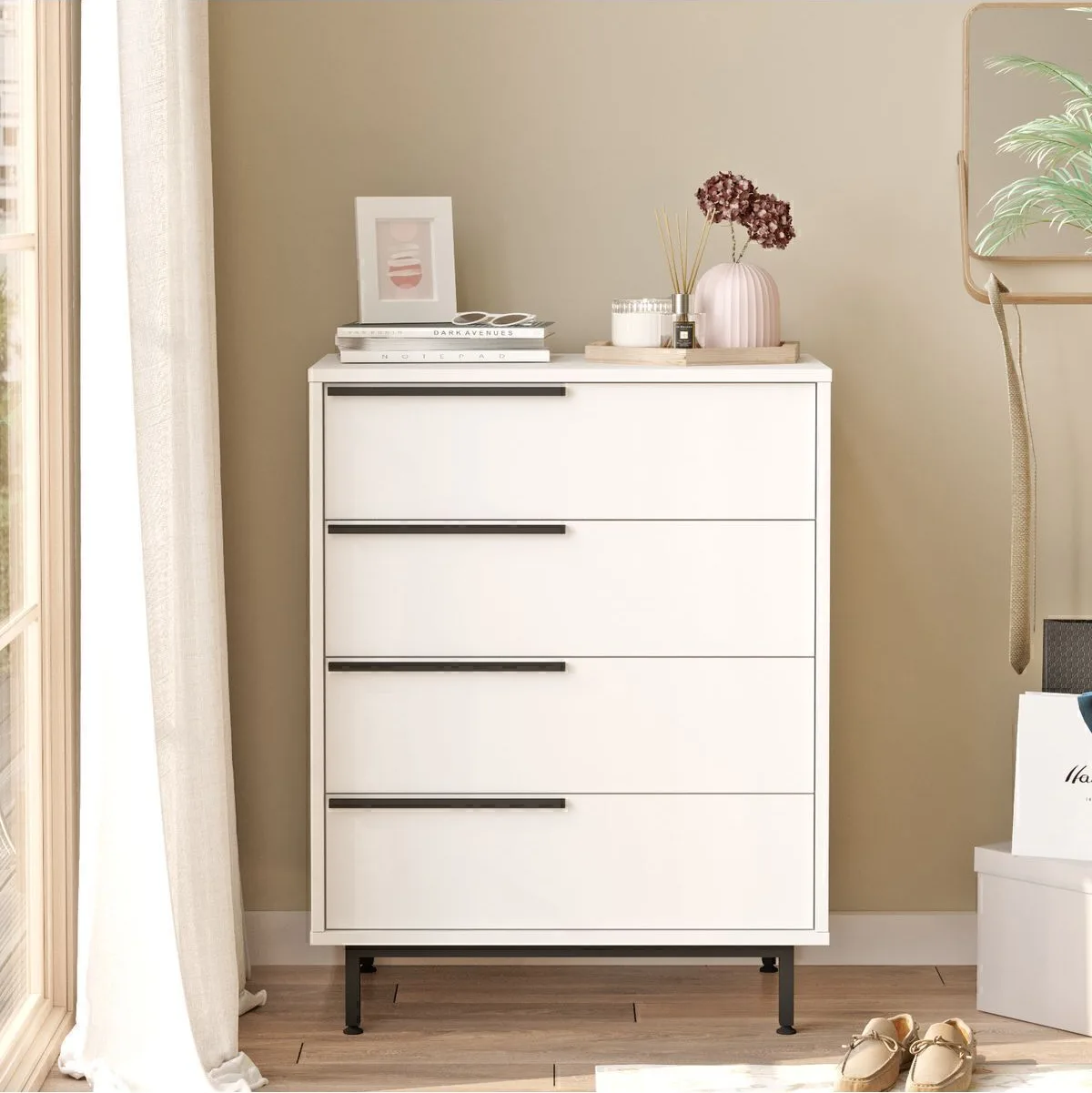 Chiffonnier Bohème 4 tiroirs avec pieds en métal Blanc BOH17-W
