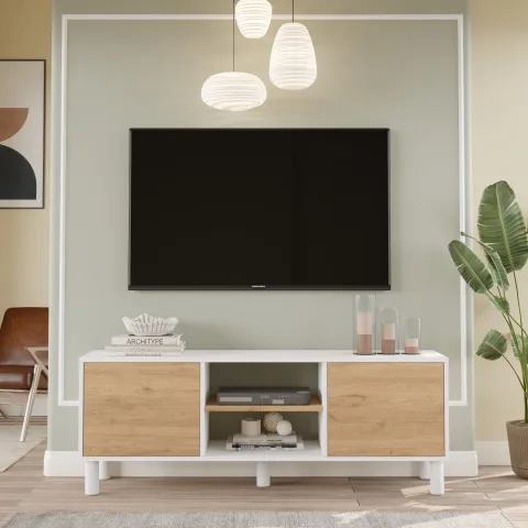 Alessa – Meuble TV Bohème 160 cm avec étagères et rangements fermés – Blanc & Rotin (ALS1-WS)